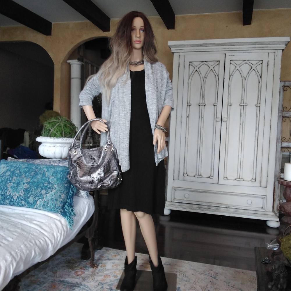 Outfit - Picture 2 of 6